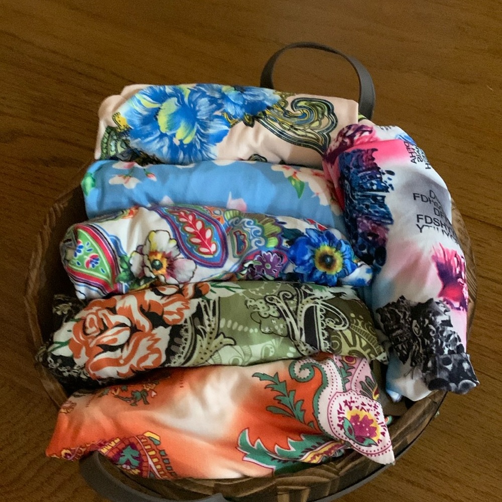 BUNDLE OF 6 Pairs of Dinifen Floral and Paisley Leggings Size M L NWT